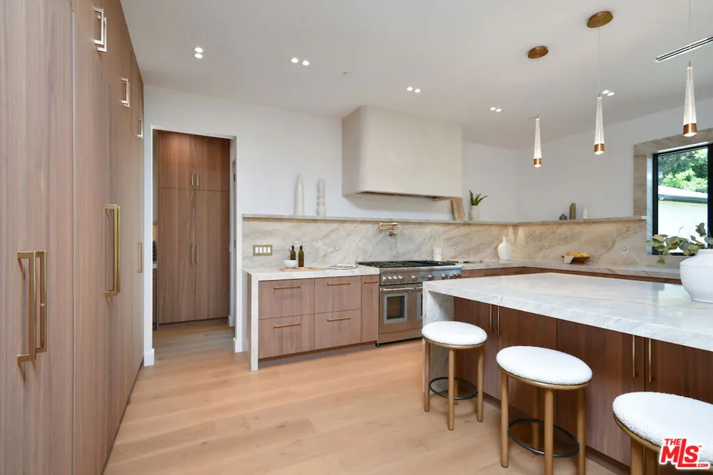 112 S Valley Street, Toluca Lake, California 91505 home-pic-14